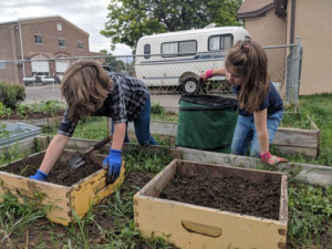 18-6__bbn__humanists-doing-good-gardening